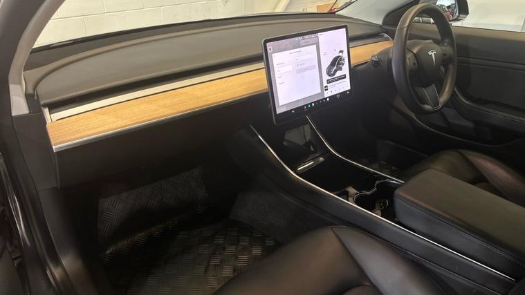 Tesla Tesla Model 3