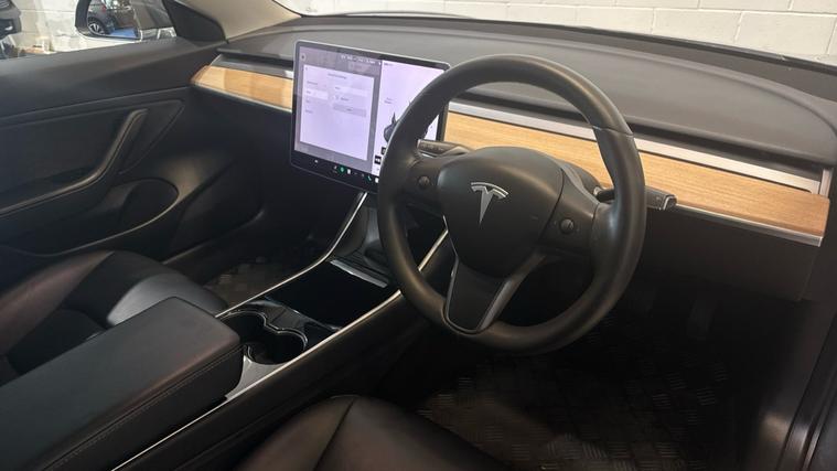 Tesla Tesla Model 3