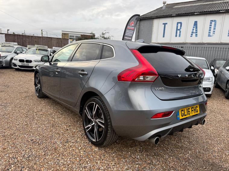 Volvo Volvo V40
