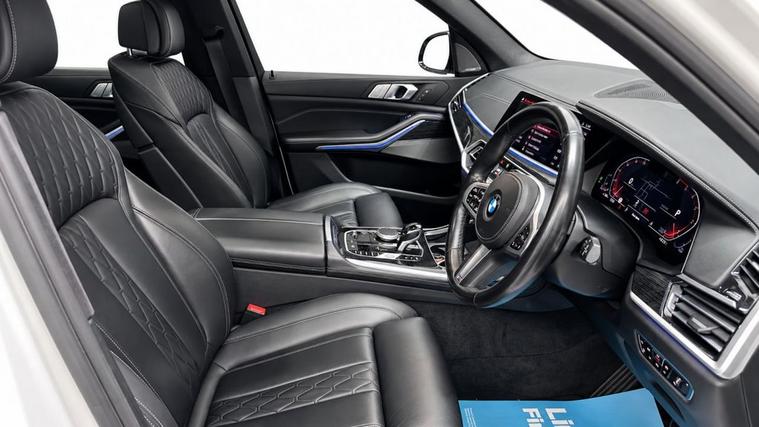 BMW X7 — photo 16