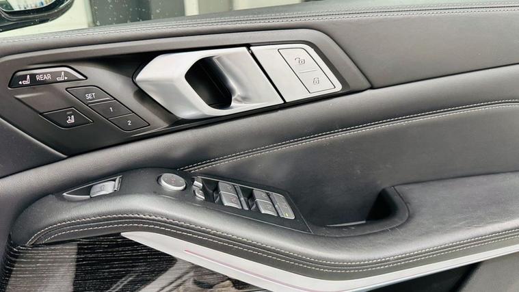 BMW X7 — photo 21
