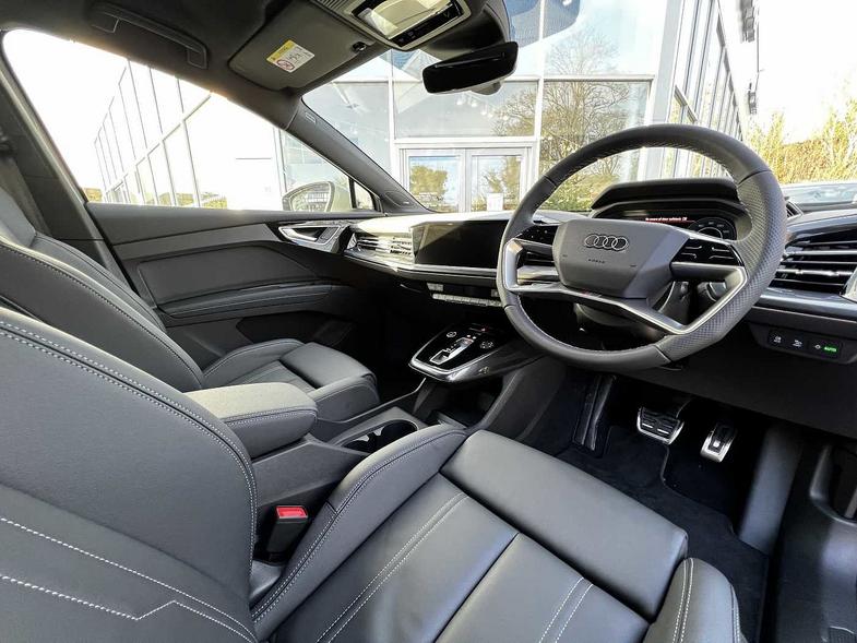 Audi Audi Q4