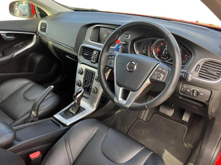 Volvo Volvo V40