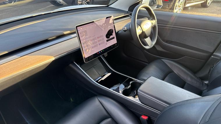 Tesla Tesla Model 3