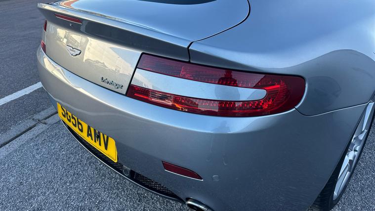 Aston Martin Aston Martin Vantage